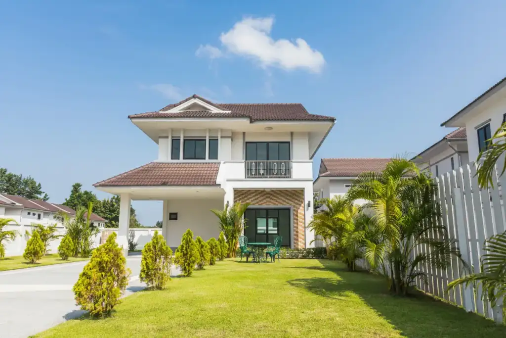 บ้านเอราวัณ 2 ชั้น ขนาด132.5 ตร.ม. 3 ห้องนอน 3 ห้องน้ำ จอดรถได้ 2 คัน